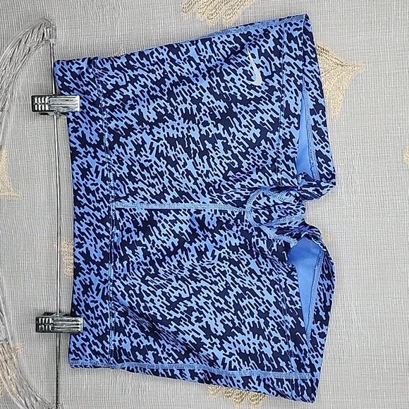 NIKE Athletic DRI-FIT Stretch Drawstring Shorts. Size: XS - Picture 2 of 7